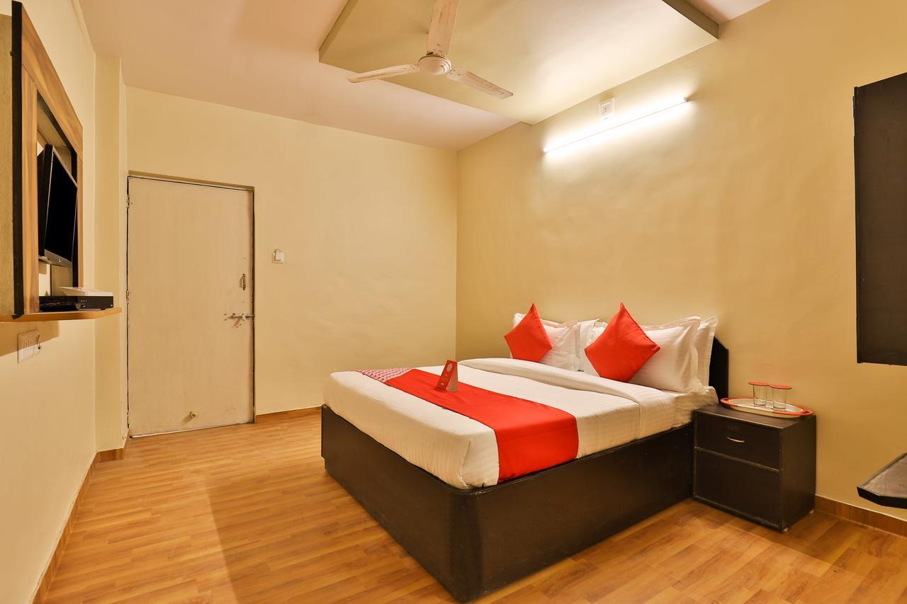 Oyo 11427 Hotel Kalyan Ахмедабад Экстерьер фото